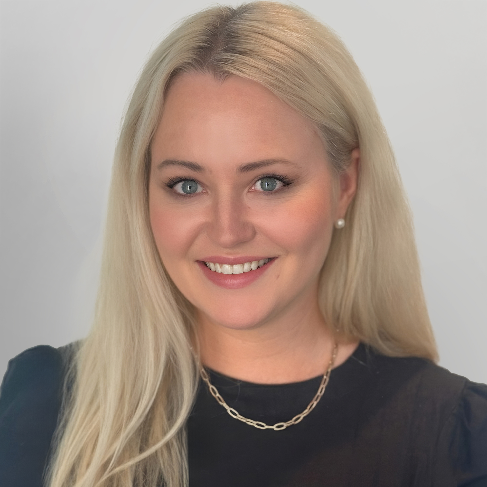 Kate White Headshot-3 2000px